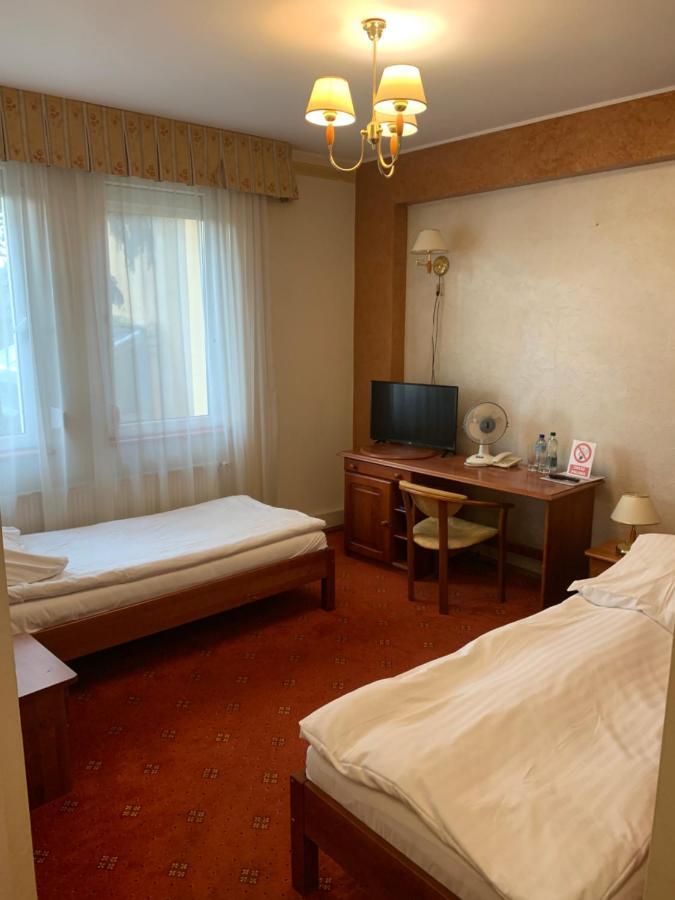 Diament I Brylant Hotel Rawicz Exterior foto