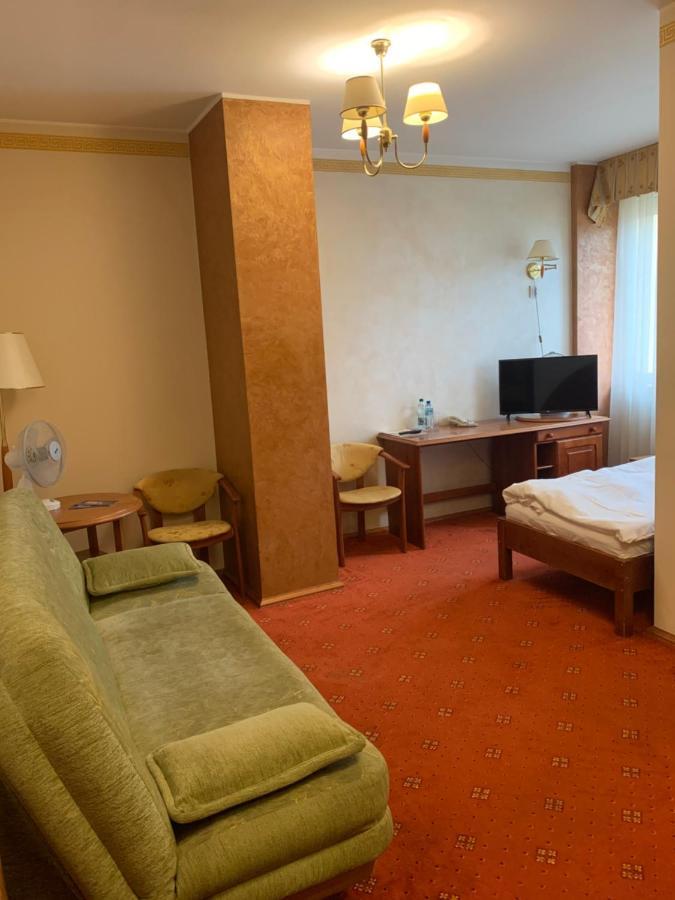 Diament I Brylant Hotel Rawicz Exterior foto