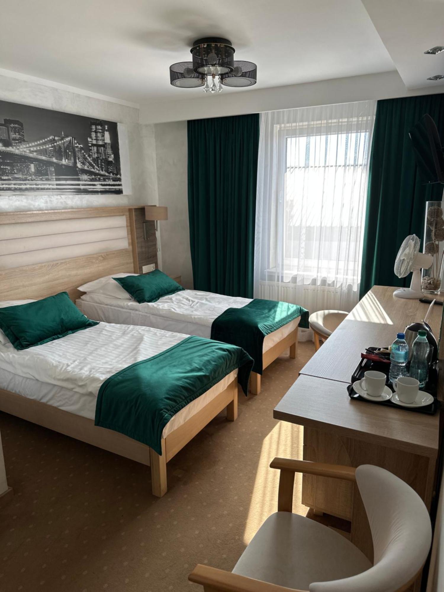 Diament I Brylant Hotel Rawicz Exterior foto