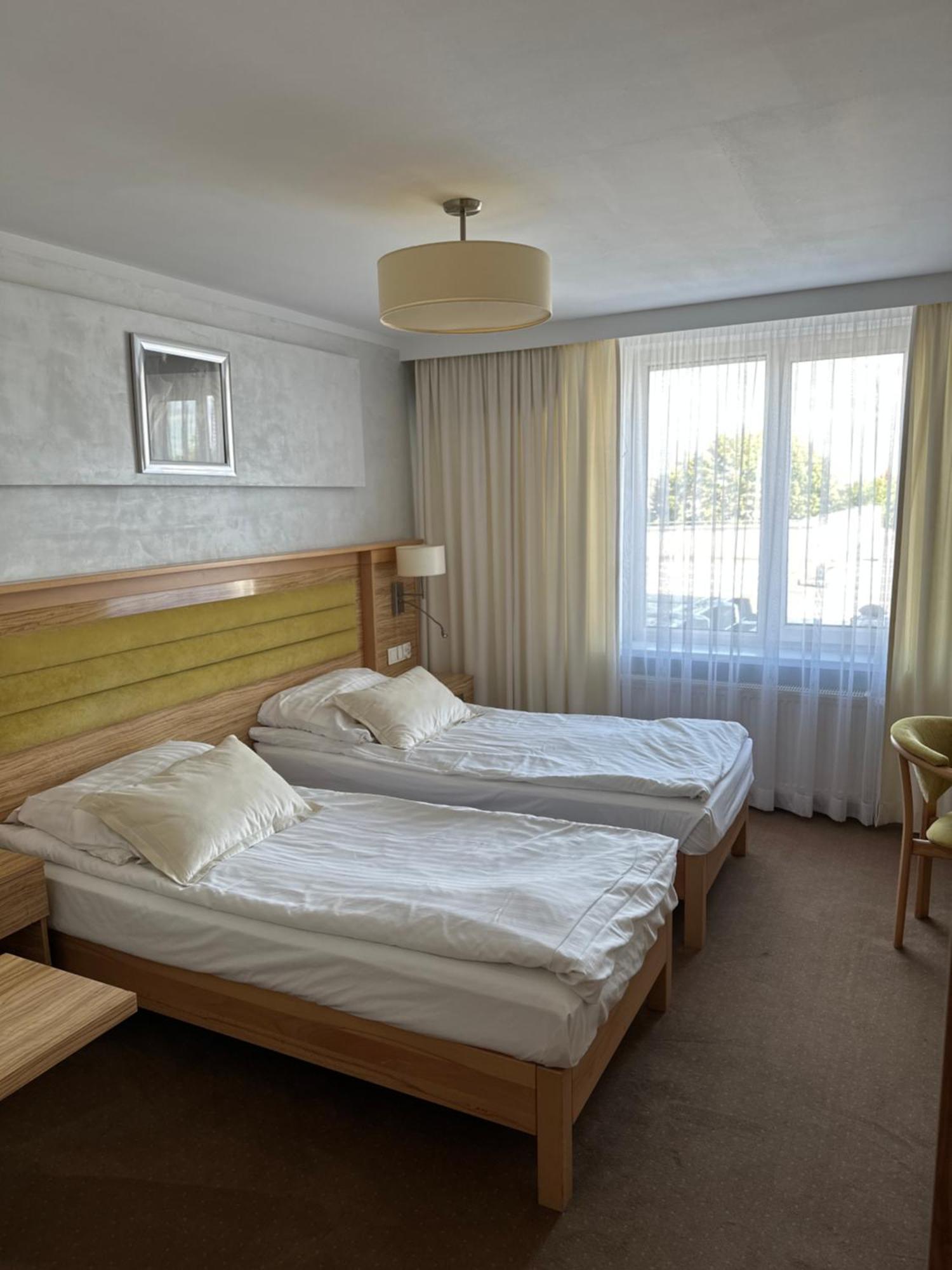 Diament I Brylant Hotel Rawicz Exterior foto