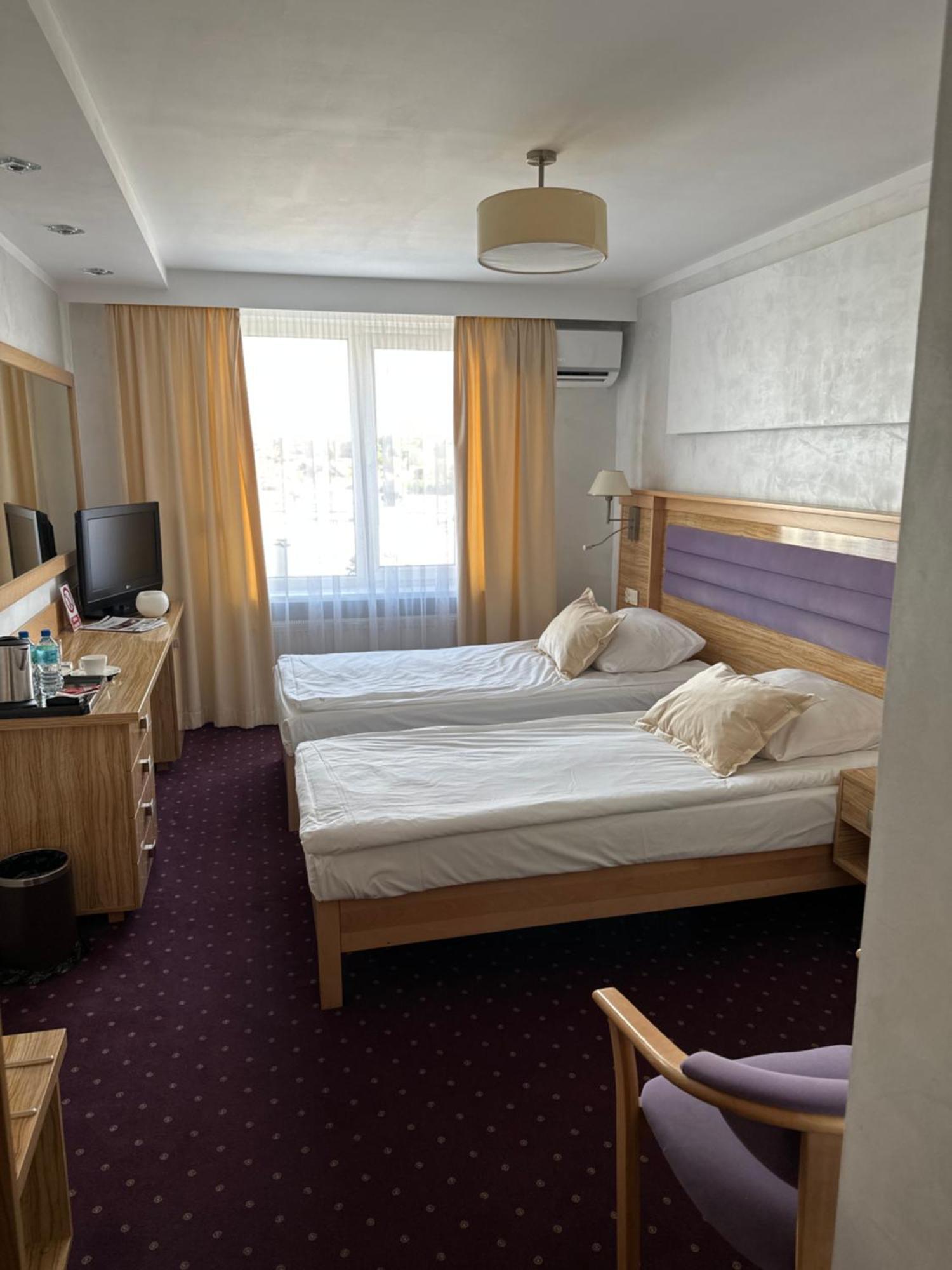 Diament I Brylant Hotel Rawicz Exterior foto