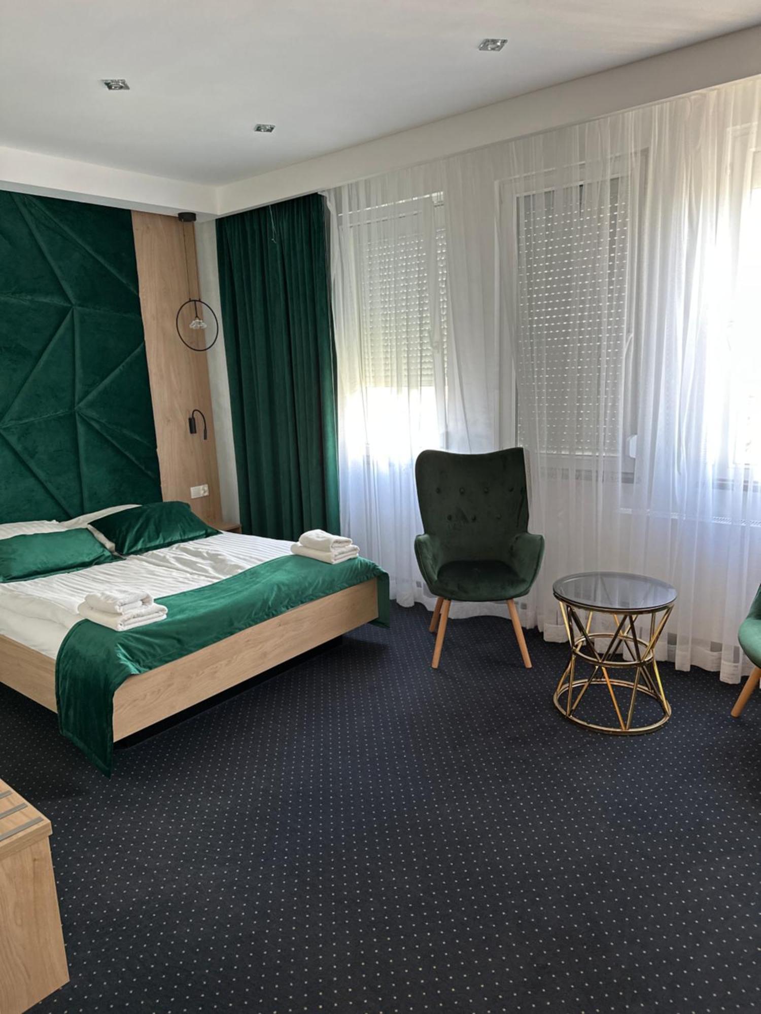 Diament I Brylant Hotel Rawicz Exterior foto