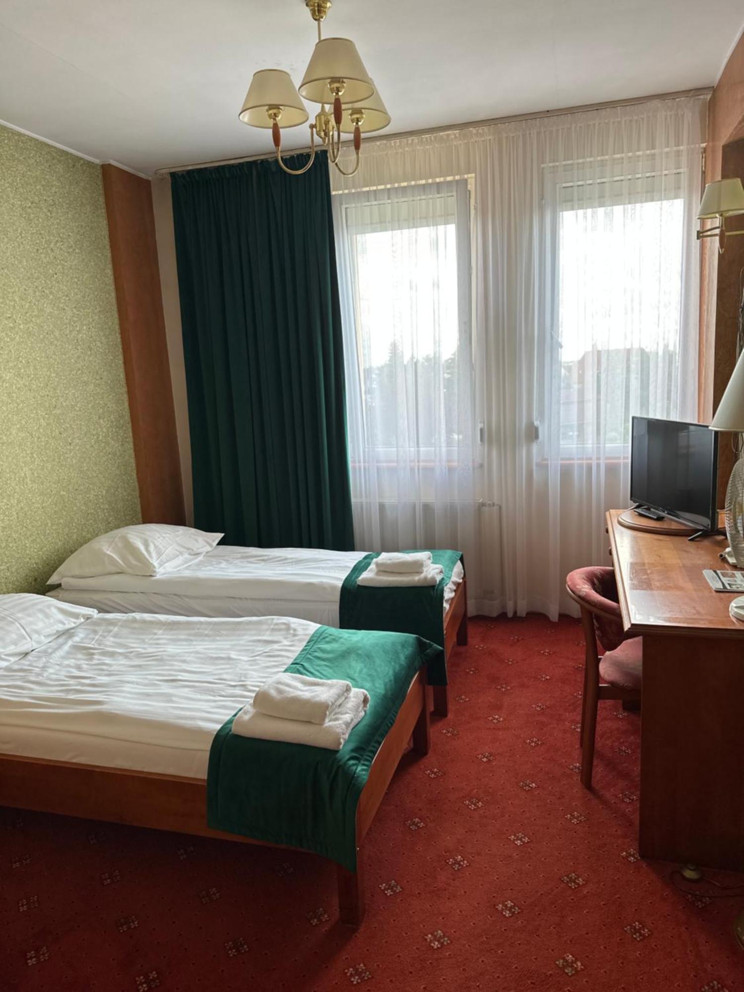Diament I Brylant Hotel Rawicz Exterior foto